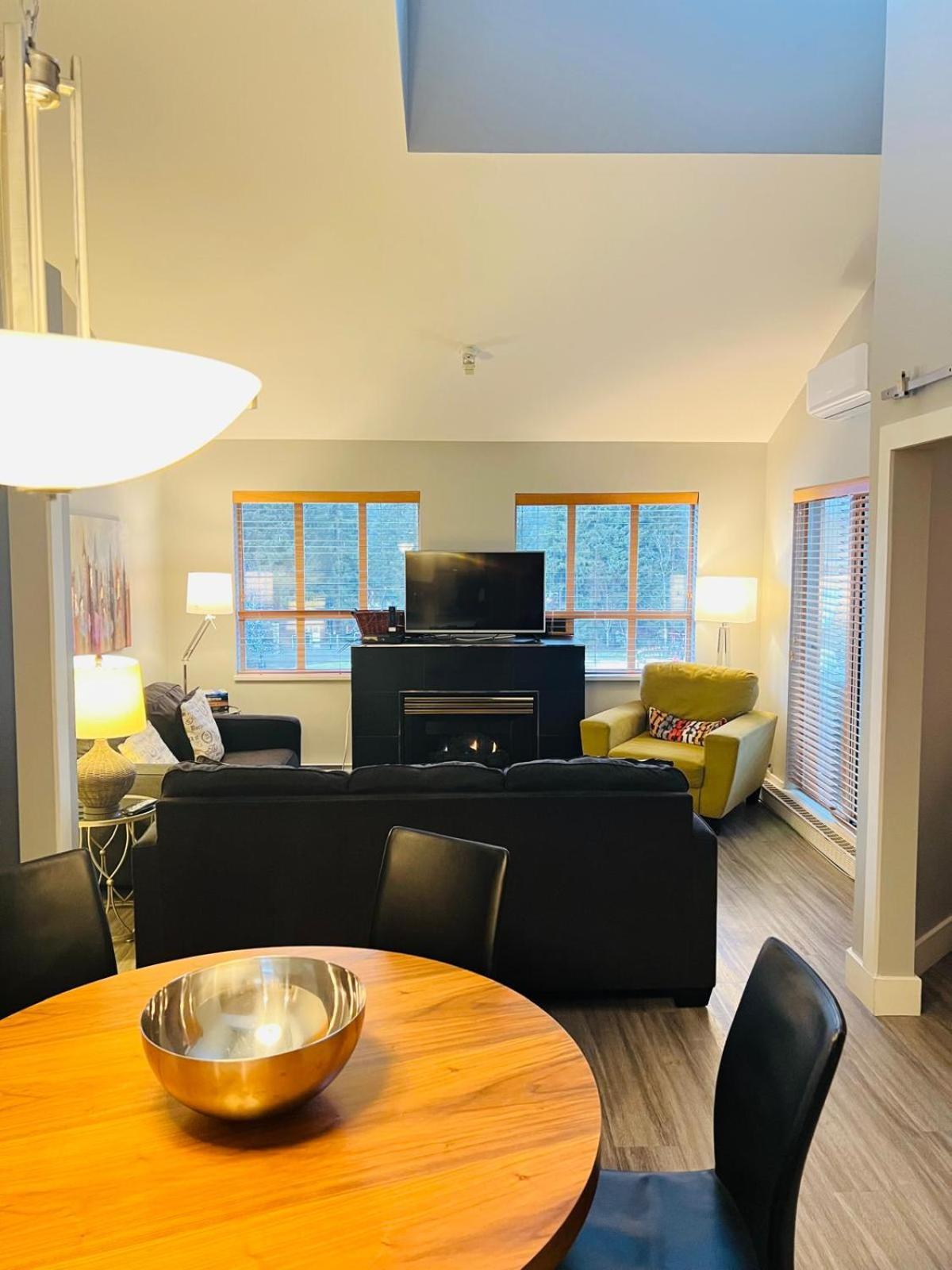 Tyndalstone Lodge 3 Bedroom In The Heart Of Village North 惠斯勒 外观 照片